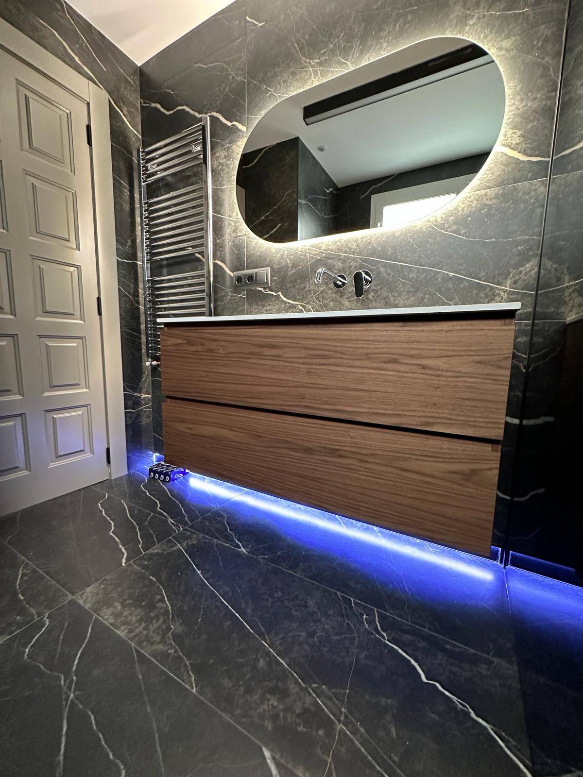Mueble de baño suspendido dos cajones madera en Tavernes de la Valldigna