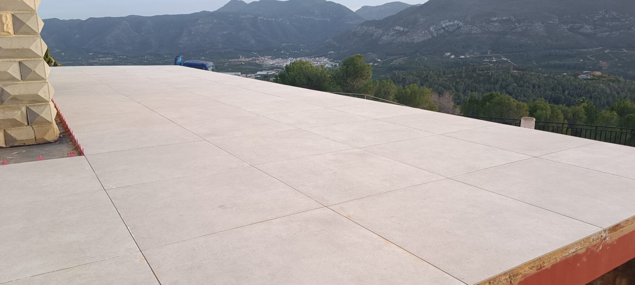 Obra real de pavimento suelo exterior gris claro Tarin